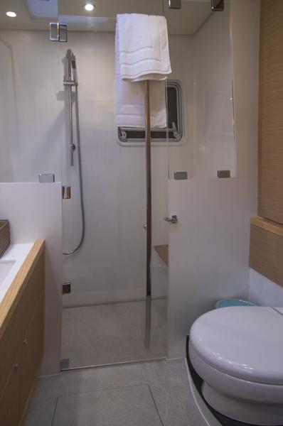 Book yachts online - catamaran - Lagoon 560 - Cool Change - rent