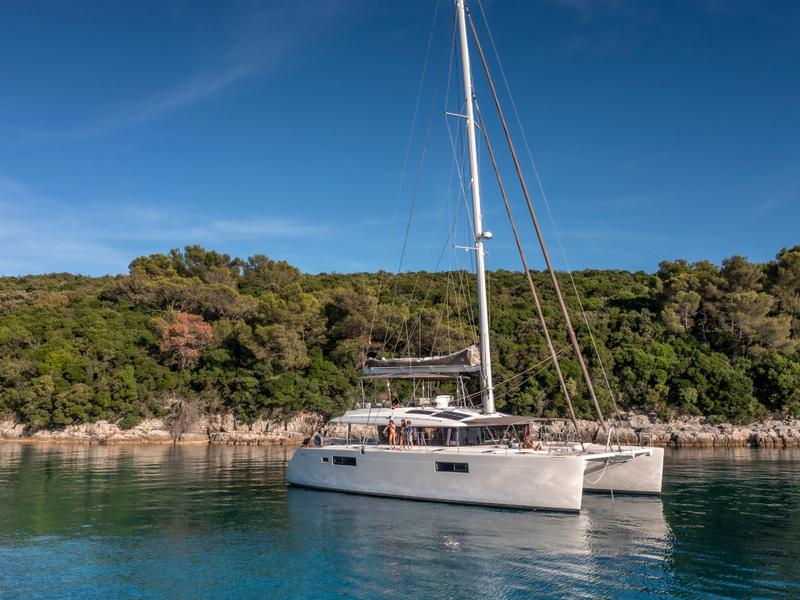 Book yachts online - catamaran - Lagoon 560 - Cool Change - rent