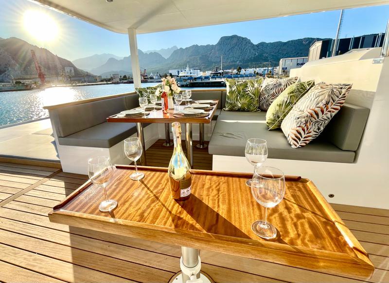 Book yachts online - powercatamaran - Ocean Beast 65 Fly - Inka - rent