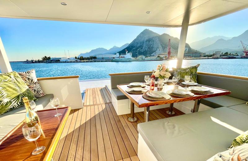 Book yachts online - powercatamaran - Ocean Beast 65 Fly - Inka - rent