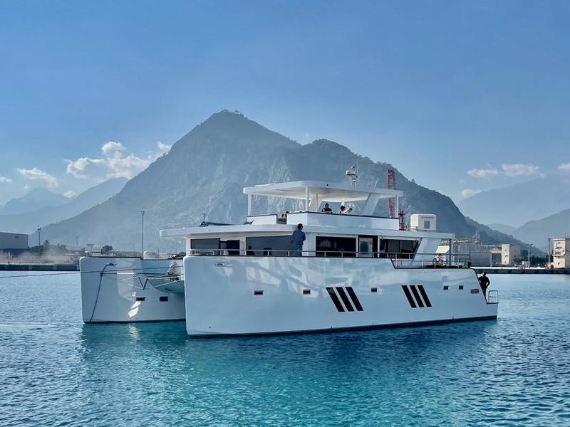 Book yachts online - powercatamaran - Ocean Beast 65 Fly - Inka - rent